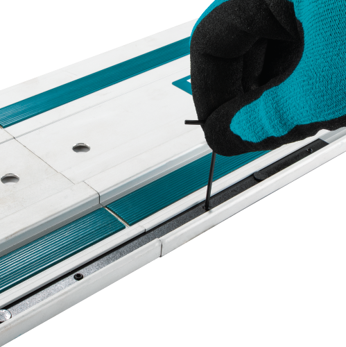 Makita 198885-7 Feature Shot (installing 2) - Thumbnail