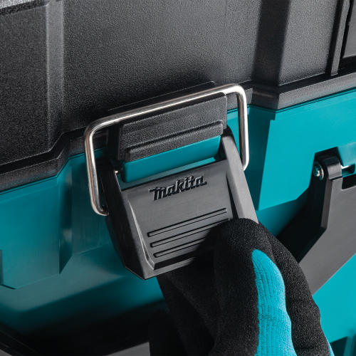 Makita BCC02 Feature Shot (lid latch) - Thumbnail