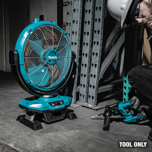 Makita CF003GZ Action Shot 2 - Thumbnail