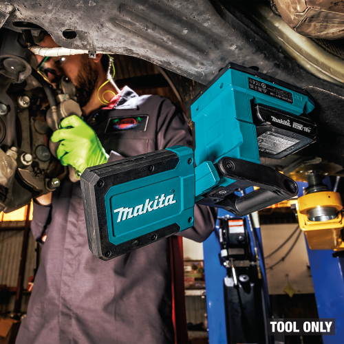 Makita DML819 Action Shot 3 - Thumbnail