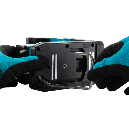 Makita DML819 Feature Shot (taking out hook) - Thumbnail
