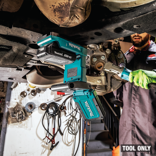 Makita DML819 Action Shot 4 - Thumbnail