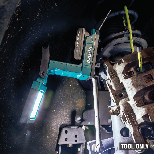 Makita DML819 Action Shot 5 - Thumbnail