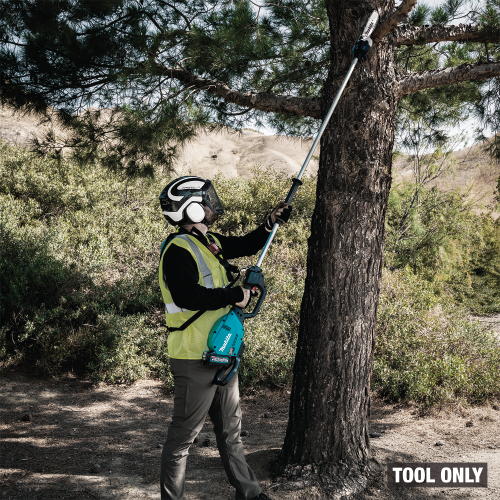 Makita GAU01Z Action Shot 1 - Thumbnail