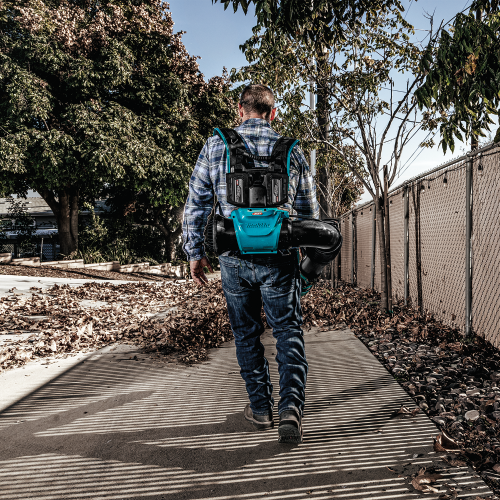 Makita GBU04E Action Shot 2 - Thumbnail
