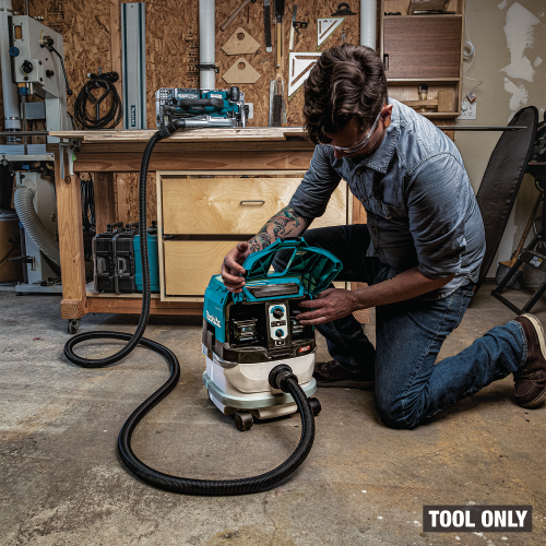 Makita GCV02ZU Feature Shot (battery installation) - Thumbnail