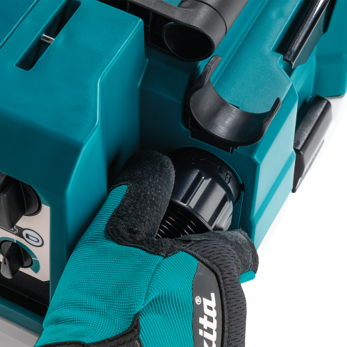 Makita GCV14Z Feature Shot (locking vacuum hose) - Thumbnail