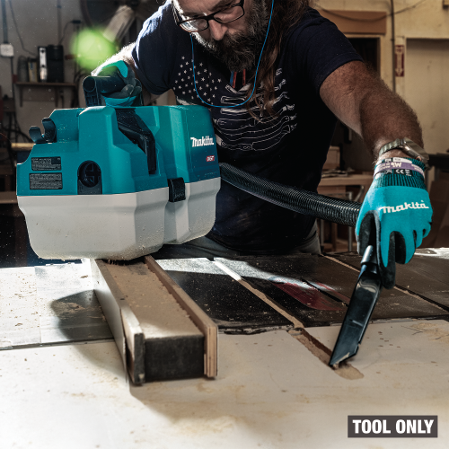 Makita GCV14Z Action Shot (crevas nozzle) - Thumbnail