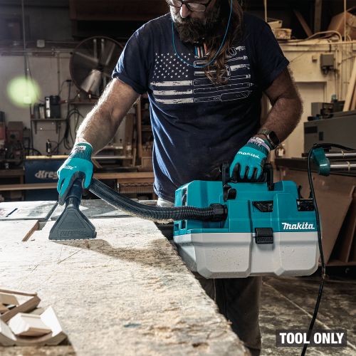 Makita GCV14Z Action Shot (flat nozzle) - Thumbnail