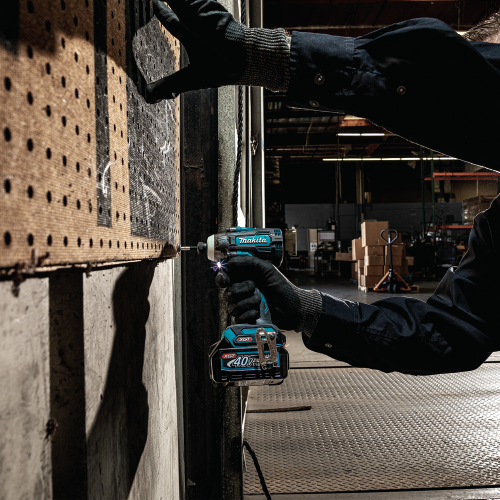 Makita GDT04D Action Shot (screws 2) - Thumbnail