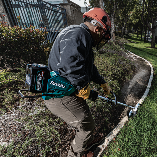 Makita GEU01T Action Shot 1 - Thumbnail