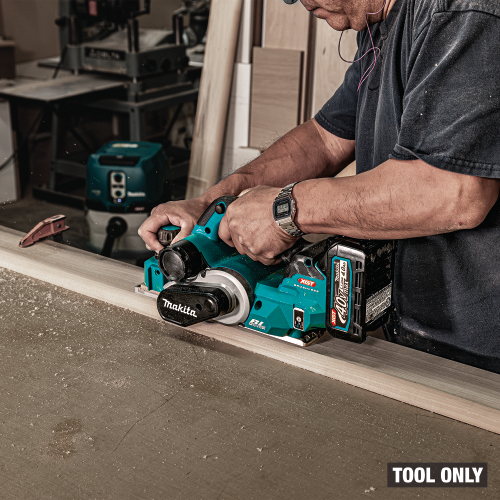 Makita GPK01Z Action Shot 2 - Thumbnail