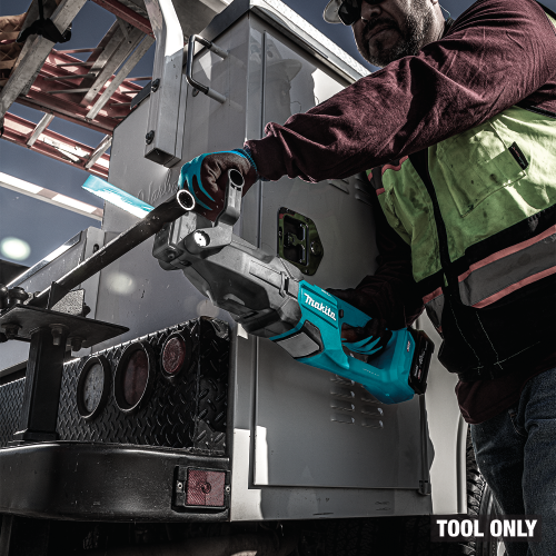 Makita GRJ03Z Action Shot 1 (1inch pipe) - Thumbnail
