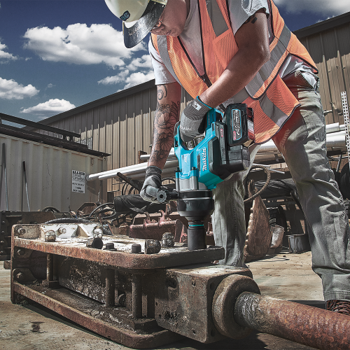 Makita GWT09T Action Shot 9 - Thumbnail