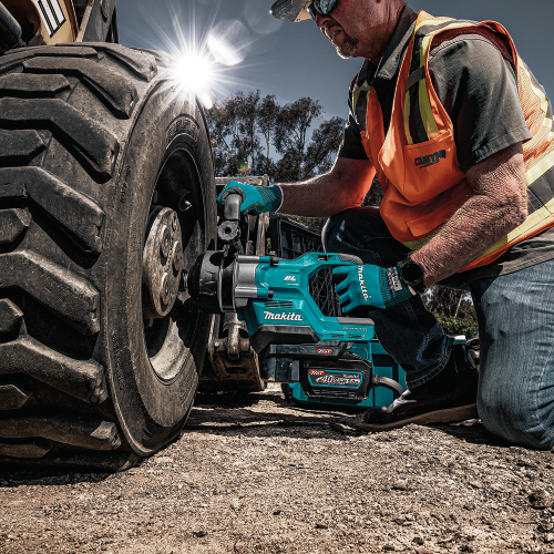 Makita GWT09T Action Shot 1 - Thumbnail