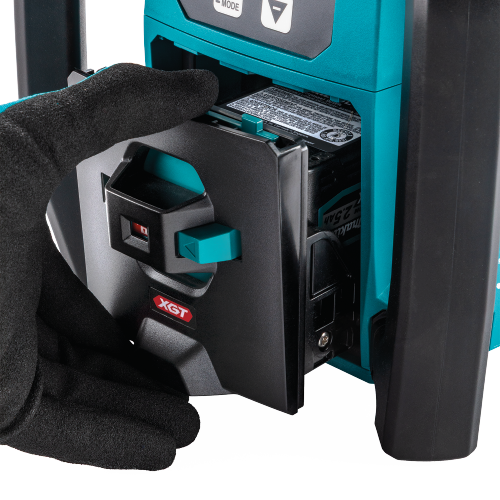 Makita LE00981913 Feature Shot (opening tray) - Thumbnail