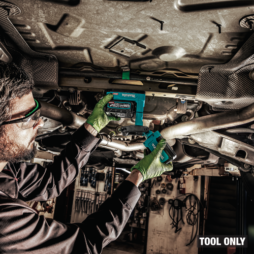 Makita ML013 Action Shot 1 - Thumbnail
