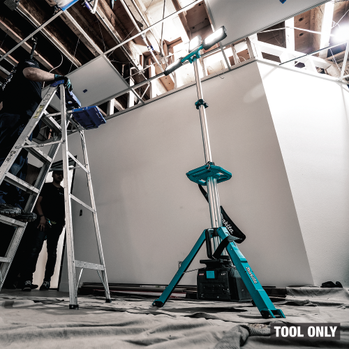 Makita ML014G Action Shot 2 - Thumbnail
