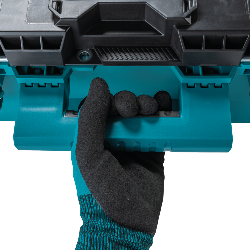 Makita T-90015 Feature Shot (carry handle) - Thumbnail