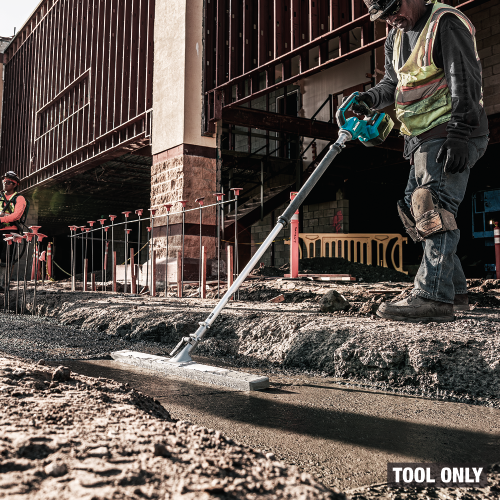 Makita VL001GZ Action Shot 1 - Thumbnail
