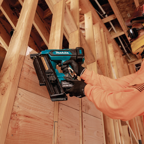 Makita XNB03M1 Action Shot 9 - Thumbnail