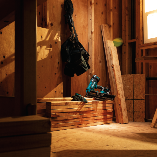 Makita XNB03M1 Beauty Shot 3 - Thumbnail