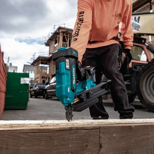 Makita XNB03M1 Action Shot 5 - Thumbnail