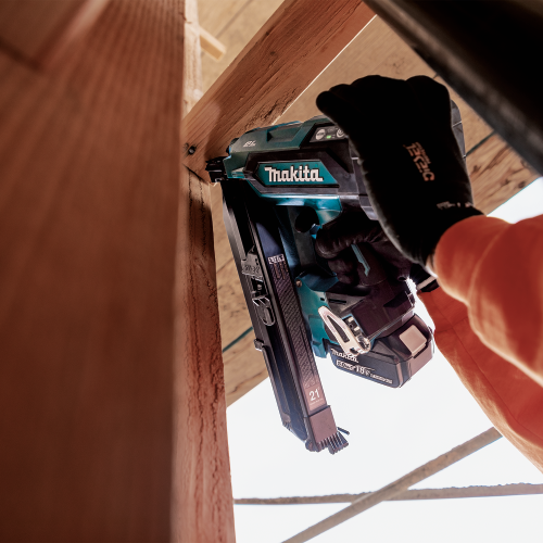 Makita XNB03M1 Action Shot 4 - Thumbnail