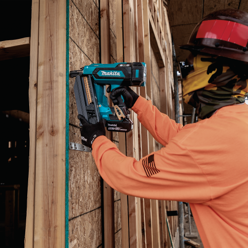 Makita XNB03M1 Action Shot 7 - Thumbnail