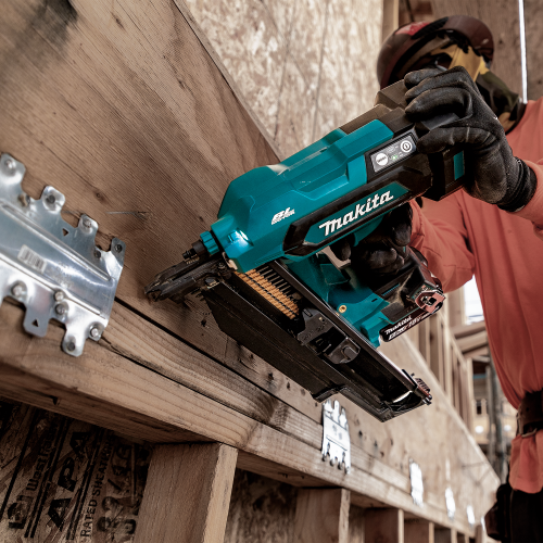 Makita XNB03M1 Action Shot 1 - Thumbnail