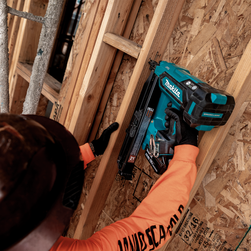 Makita XNB03M1 Action Shot 8 - Thumbnail