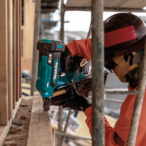 Makita XNB03M1 Action Shot 10 - Thumbnail