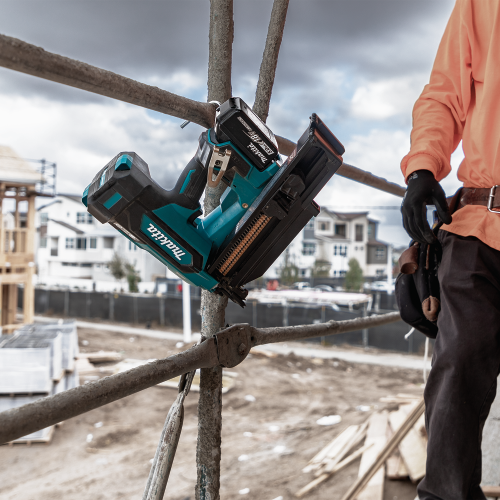 Makita XNB03M1 Feature Shot (rafter hook) - Thumbnail