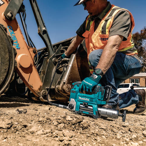 Makita XPG01R Action Shot 1 (heavy machinery) - Thumbnail