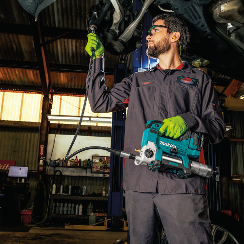 Makita XPG01R Action Shot 1 (automotive) - Thumbnail