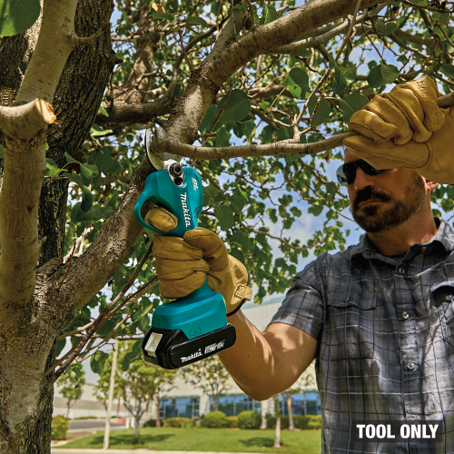 Makita XPU01Z Action Shot 1 - Thumbnail