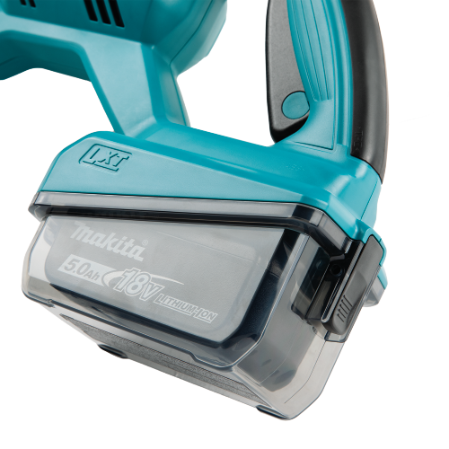 Makita XWH02Z Feature Shot 11 (waterproof battery cover) - Thumbnail